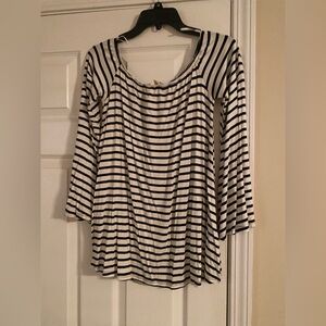 NWT belle sleeve top